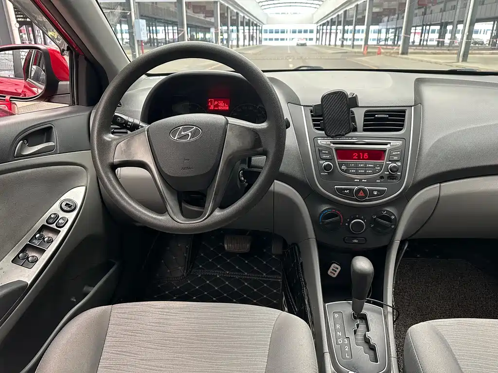 Hyundai Verna 2014 — фото 12