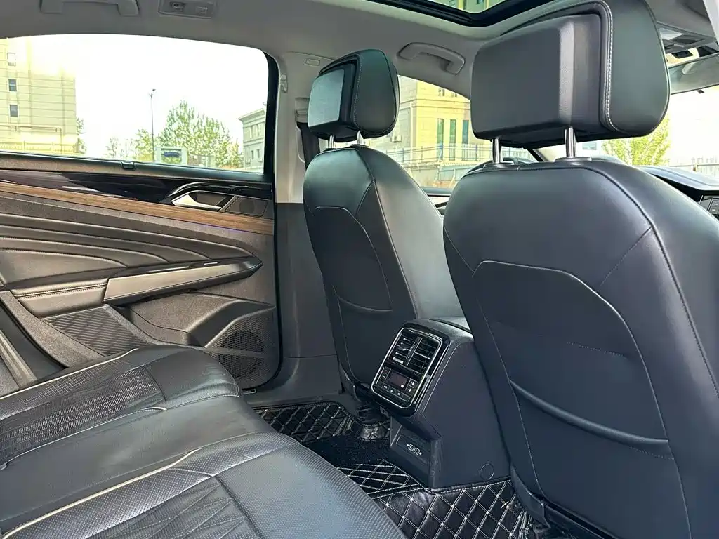 Volkswagen Passat 2019 — фото 16