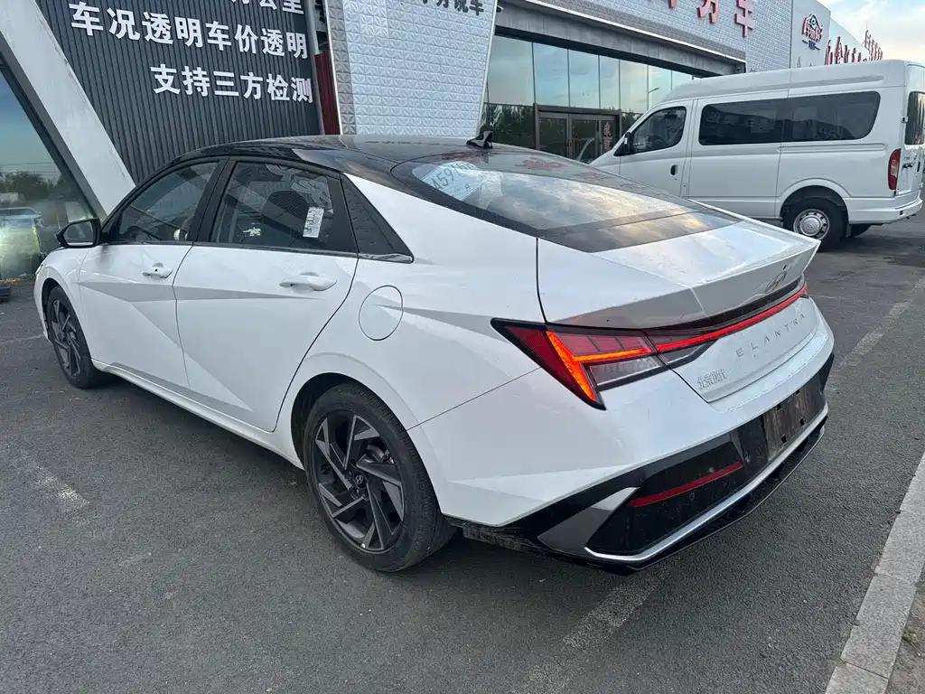 Hyundai Elantra 2023 — фото 26