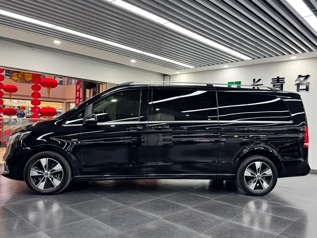 Mercedes-Benz V-Class 2023 — фото 3