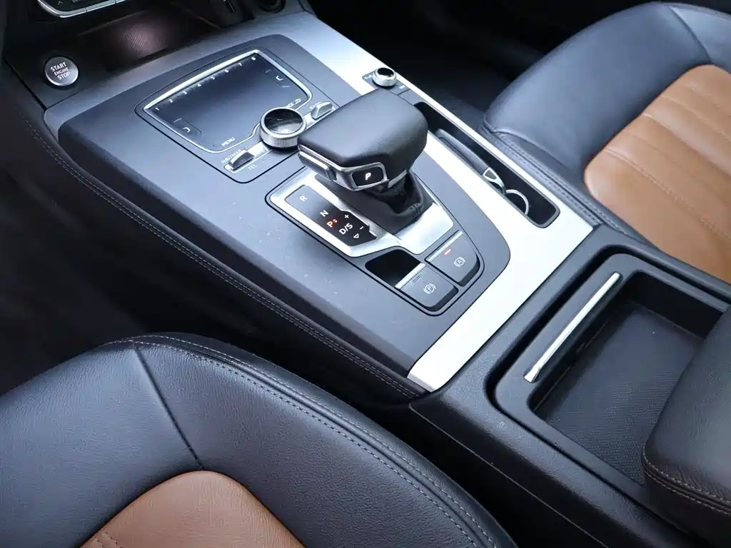 Audi Q5L 2020 — фото 12
