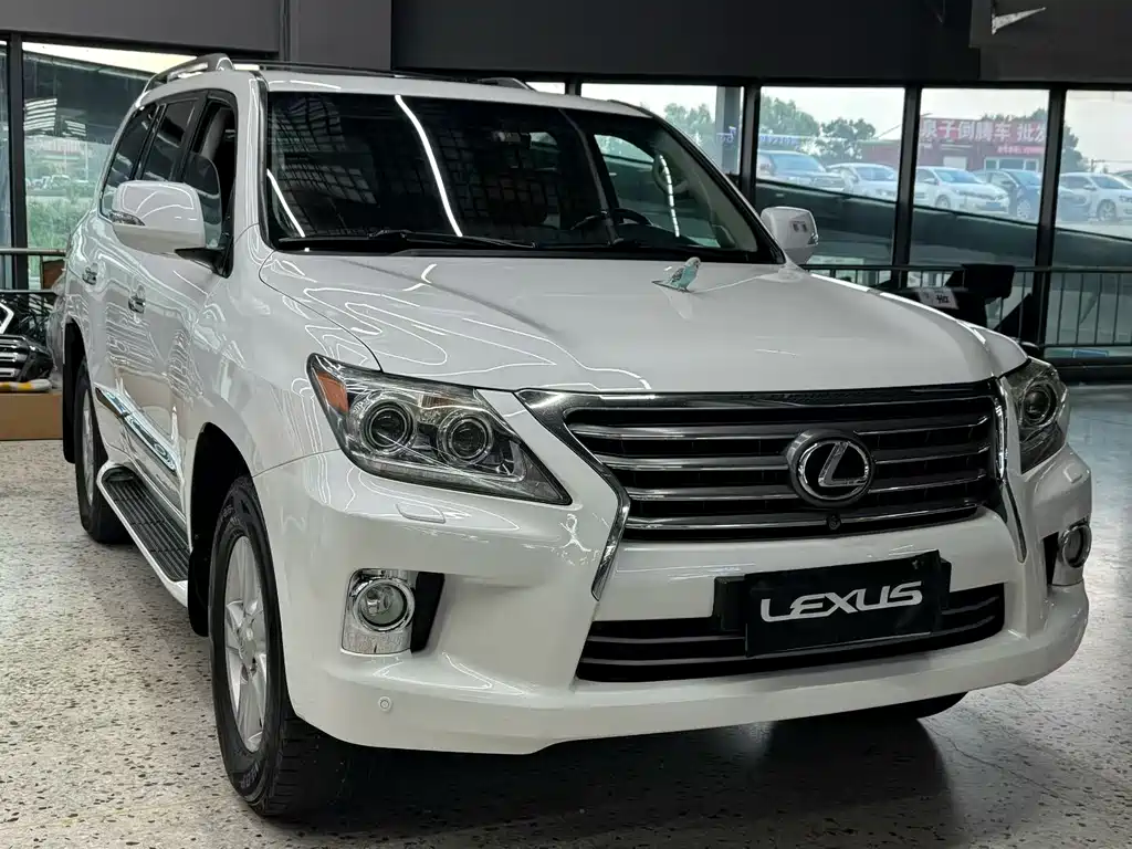 Lexus LX 2012