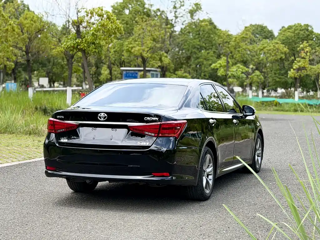 Toyota Crown 2017 — фото 5