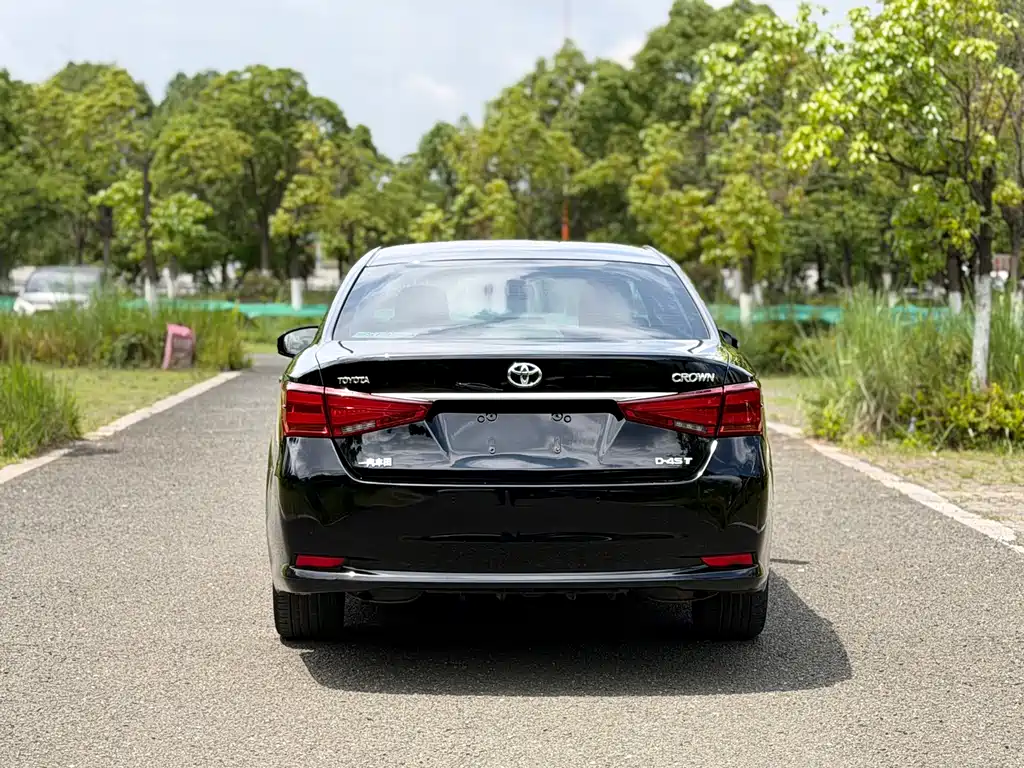 Toyota Crown 2017 — фото 6