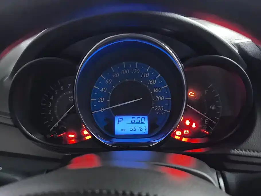 Toyota Yaris L 2016 — фото 14