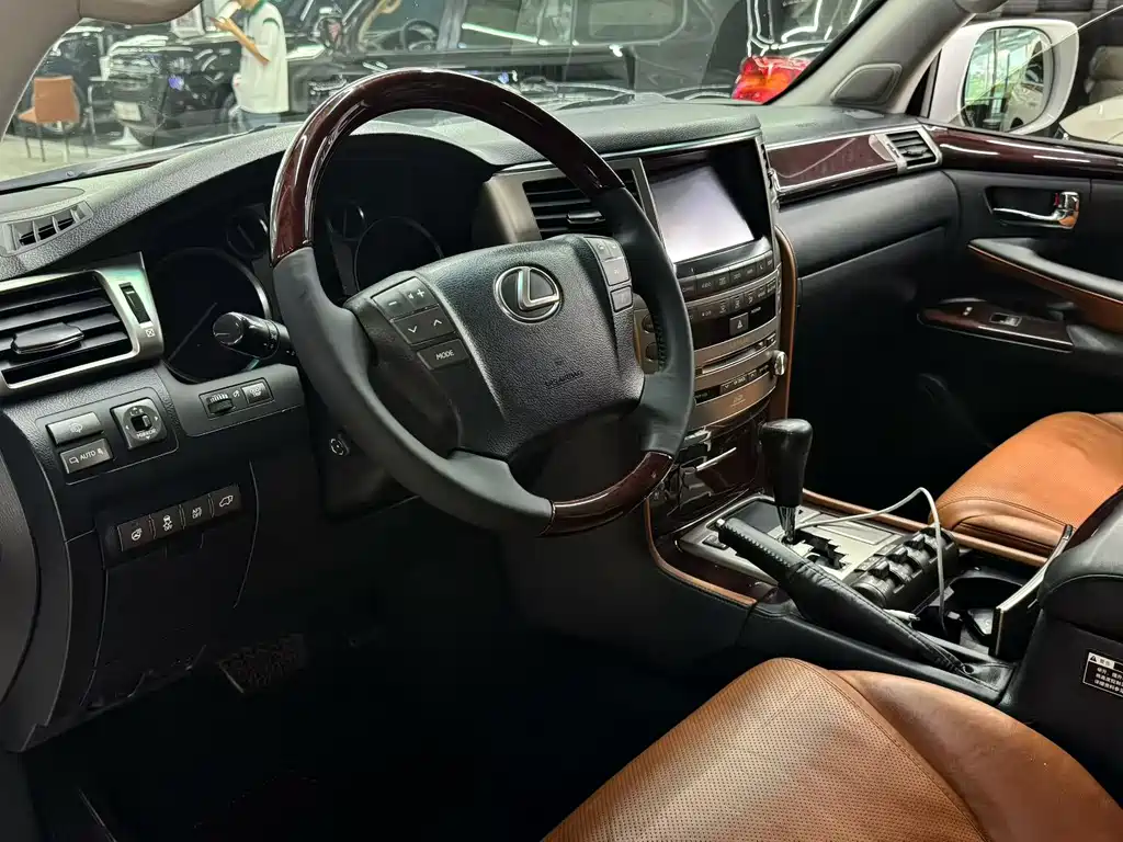 Lexus LX 2012