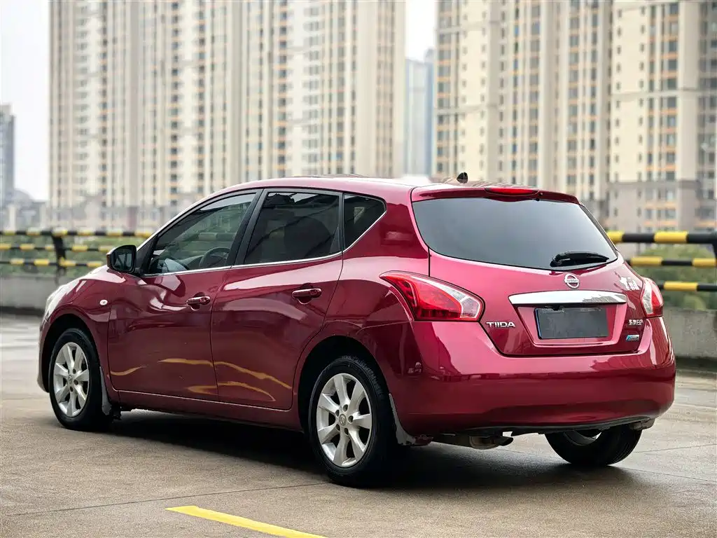 Nissan Tiida 2012