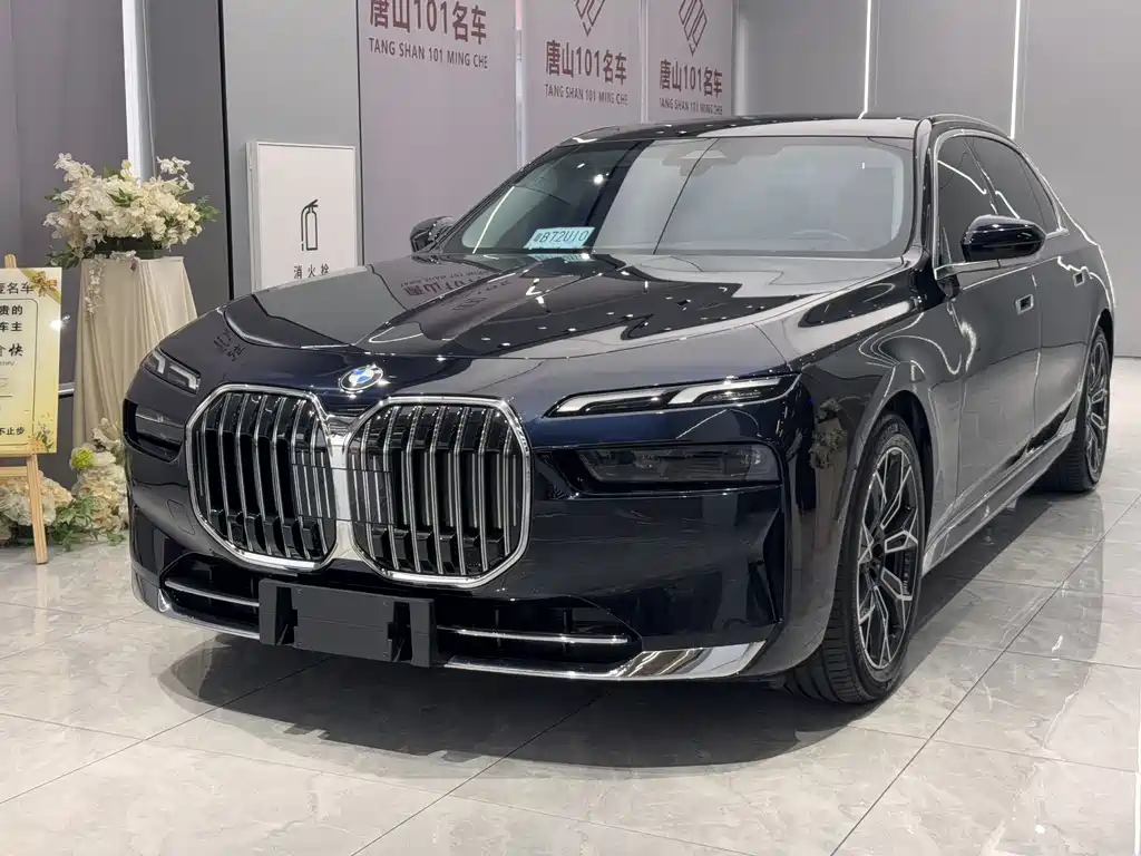 BMW 7 Series 2024 — фото 1