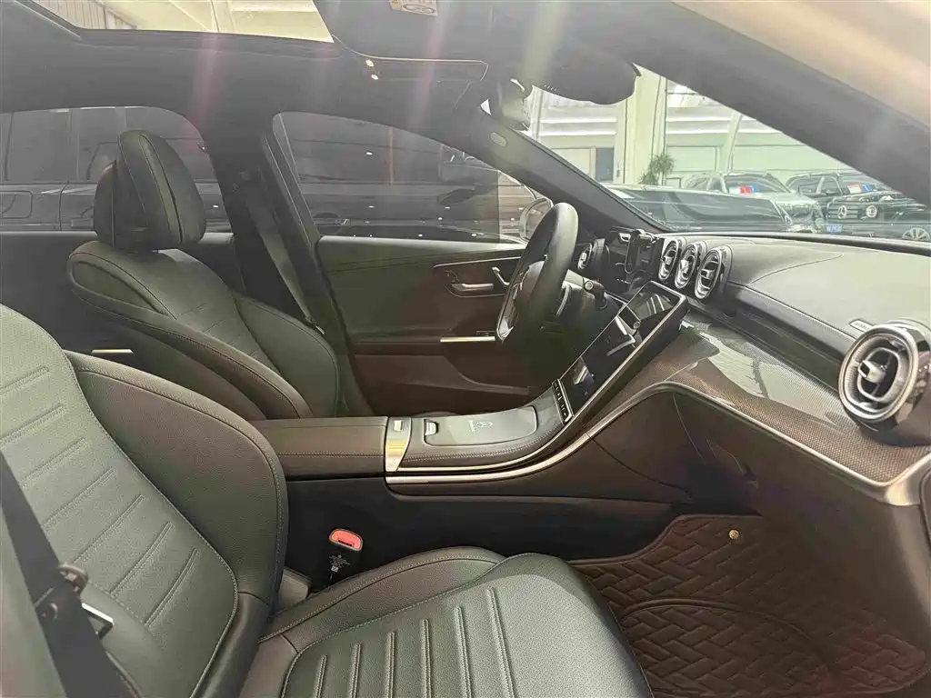 Mercedes-Benz C-Class 2025 — фото 23