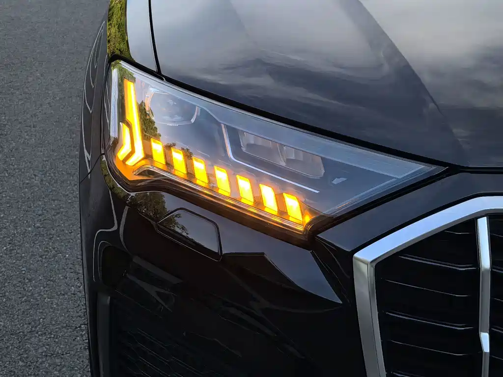 Audi Q7 2020 — фото 6