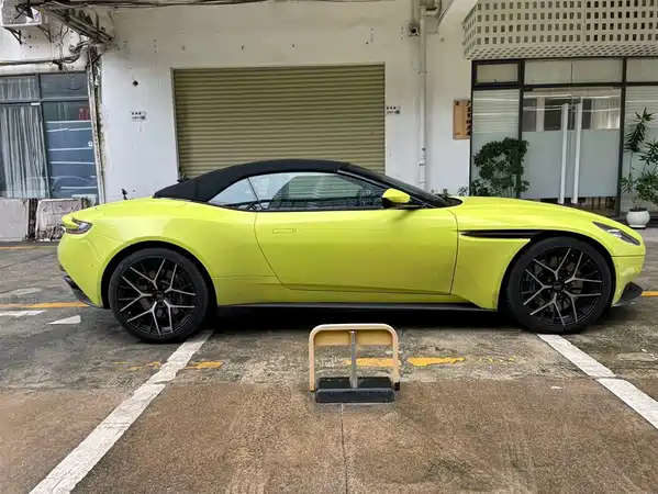 Aston Martin DB11 2019