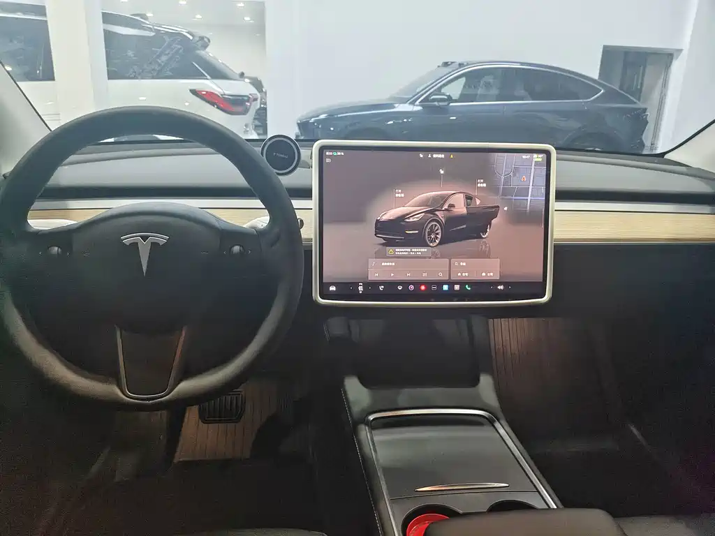 Tesla Model Y 2022 — фото 13