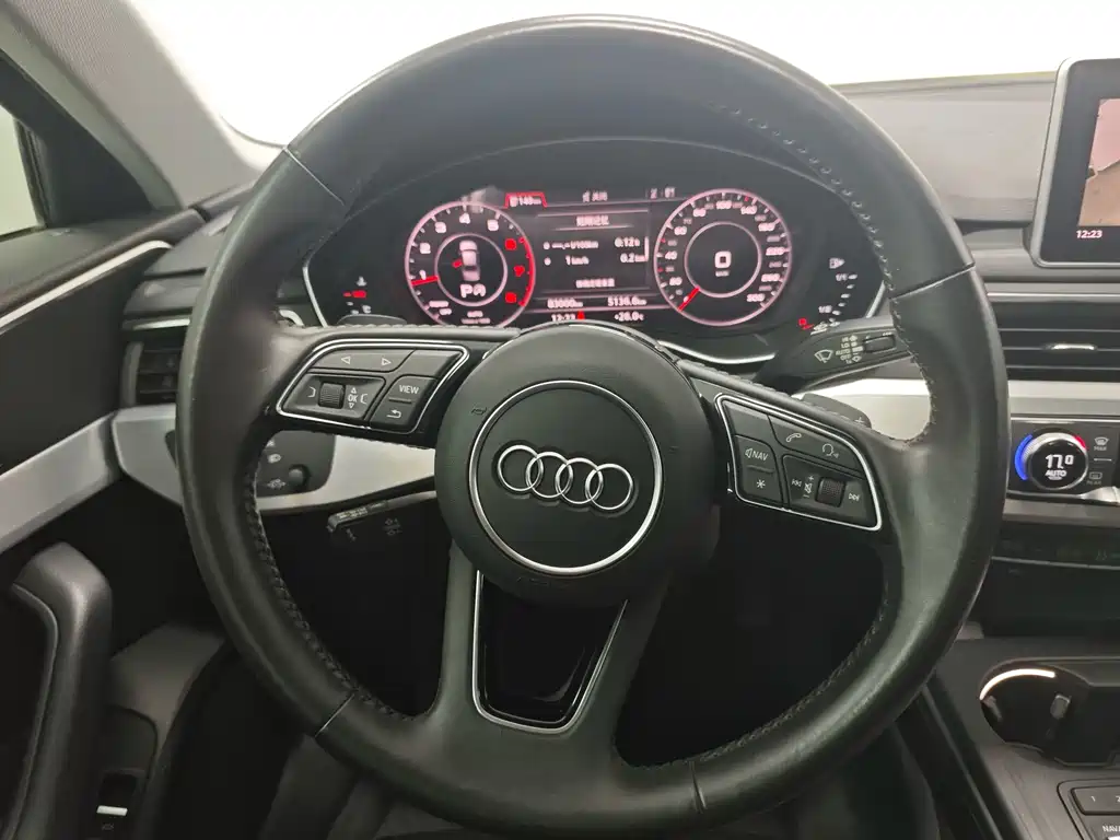 Audi A4L 2019 — фото 16