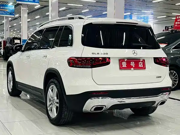 Mercedes-Benz GLB 2023