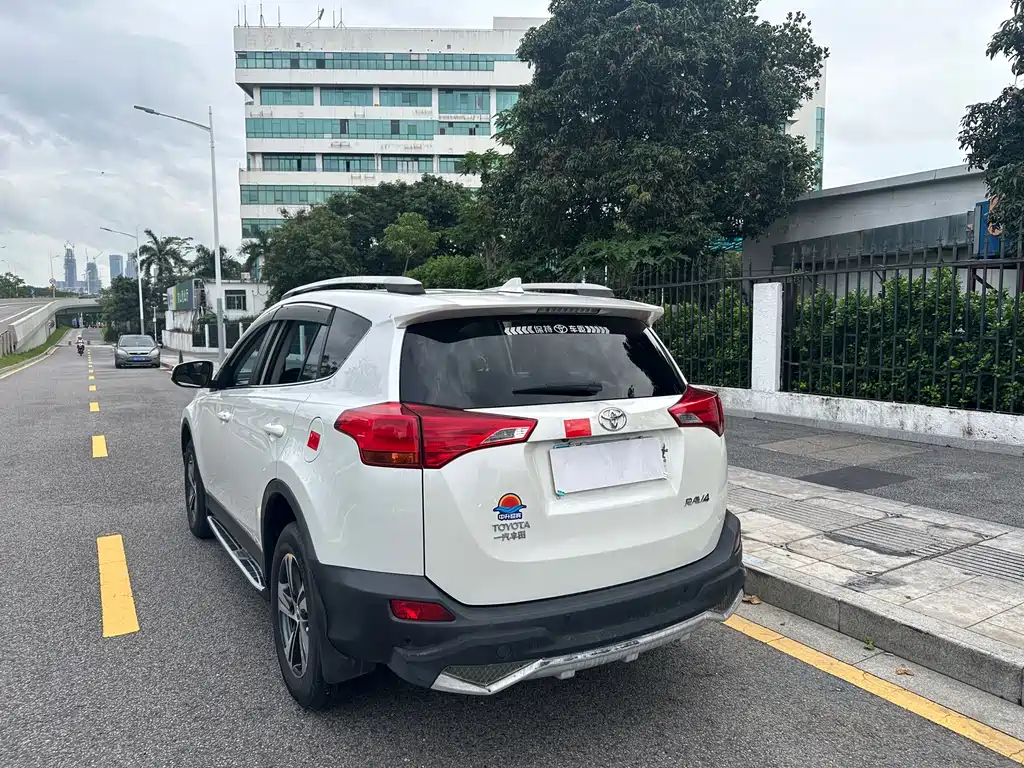 Toyota RAV4 2016 — фото 16