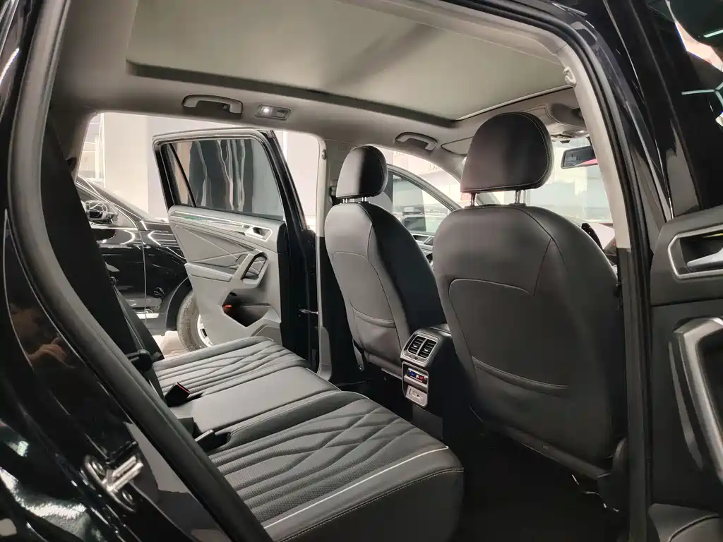 Volkswagen Tiguan L 2022 — фото 16