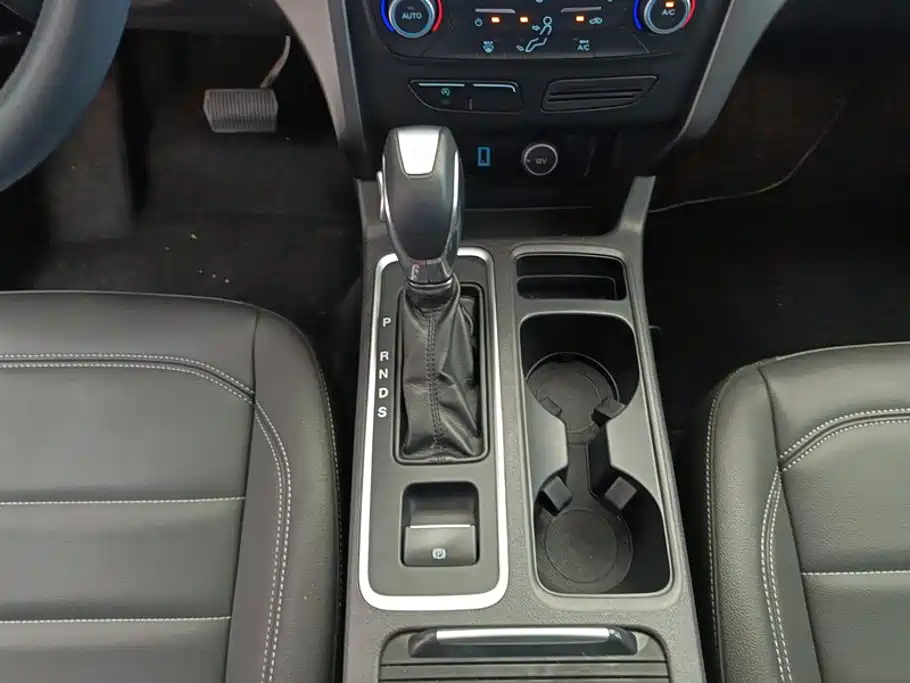 Ford Kuga 2021 — фото 16