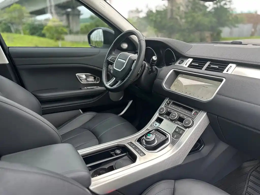 Land Rover Evoque 2018 — фото 17