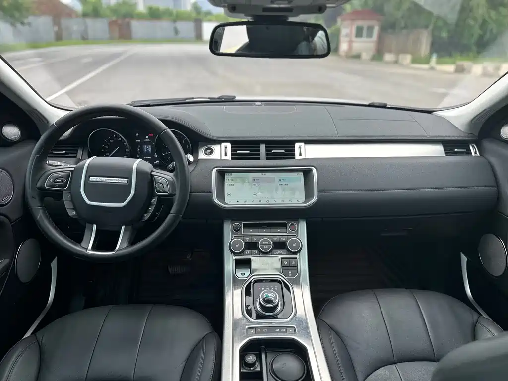 Land Rover Evoque 2018 — фото 15