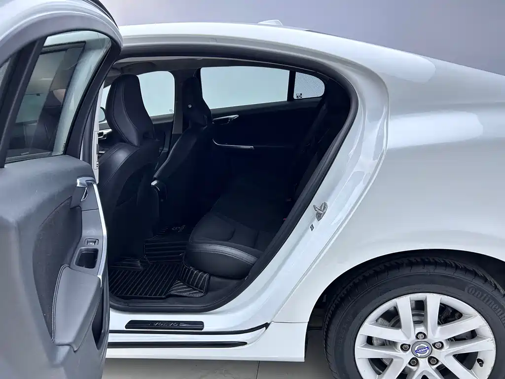 Volvo S60 2016 — фото 9