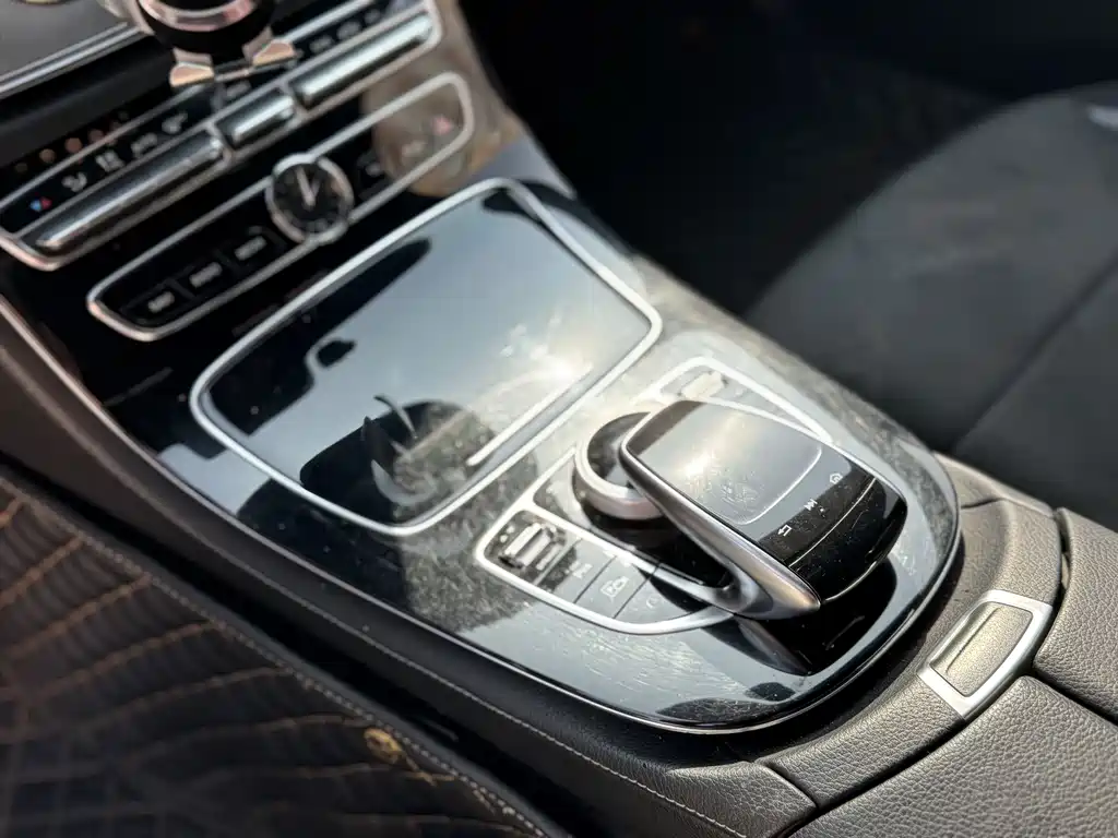 Mercedes-Benz E-Class 2018 — фото 10