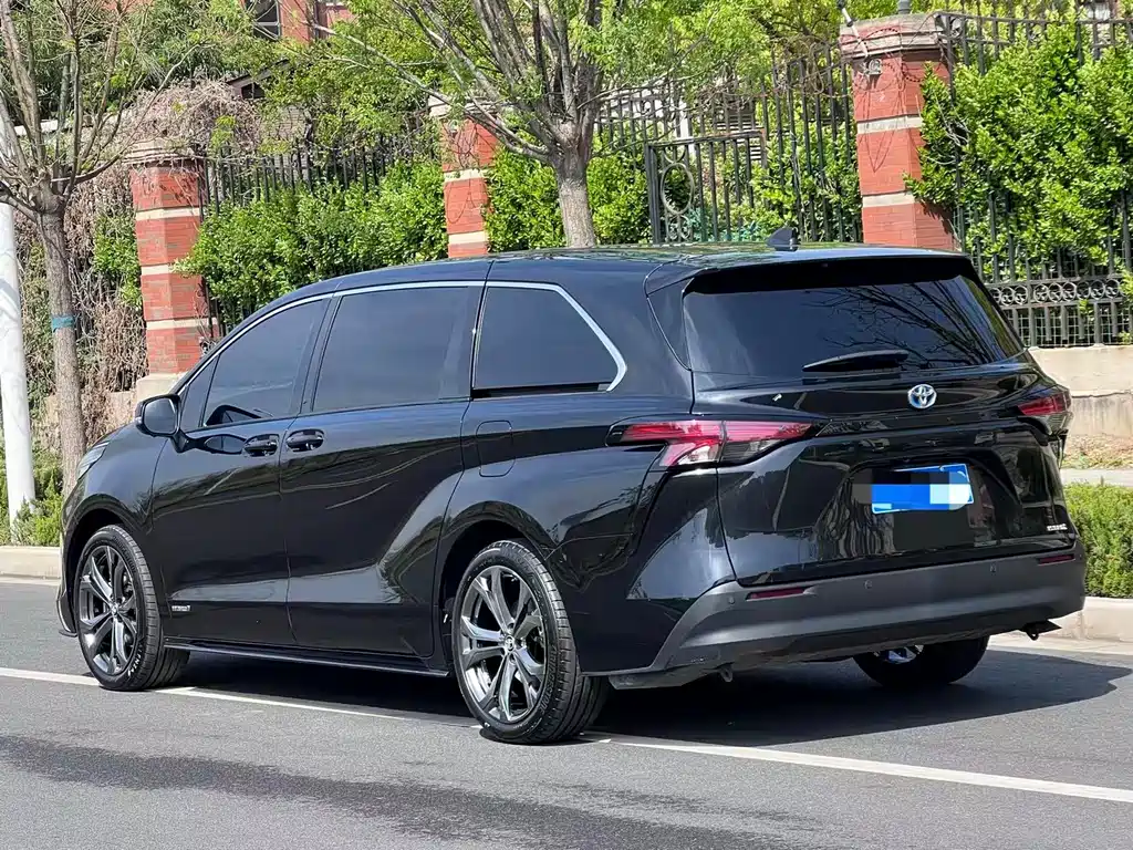 Toyota Sienna 2022 — фото 3