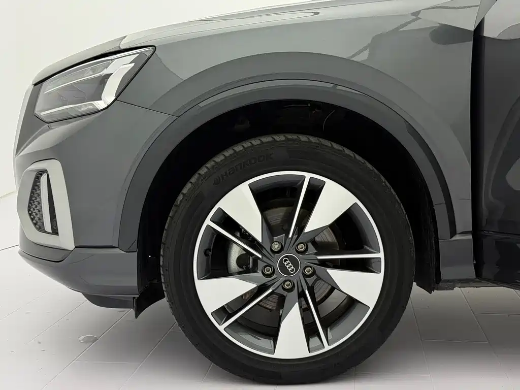 Audi Q2L 2023 — фото 21