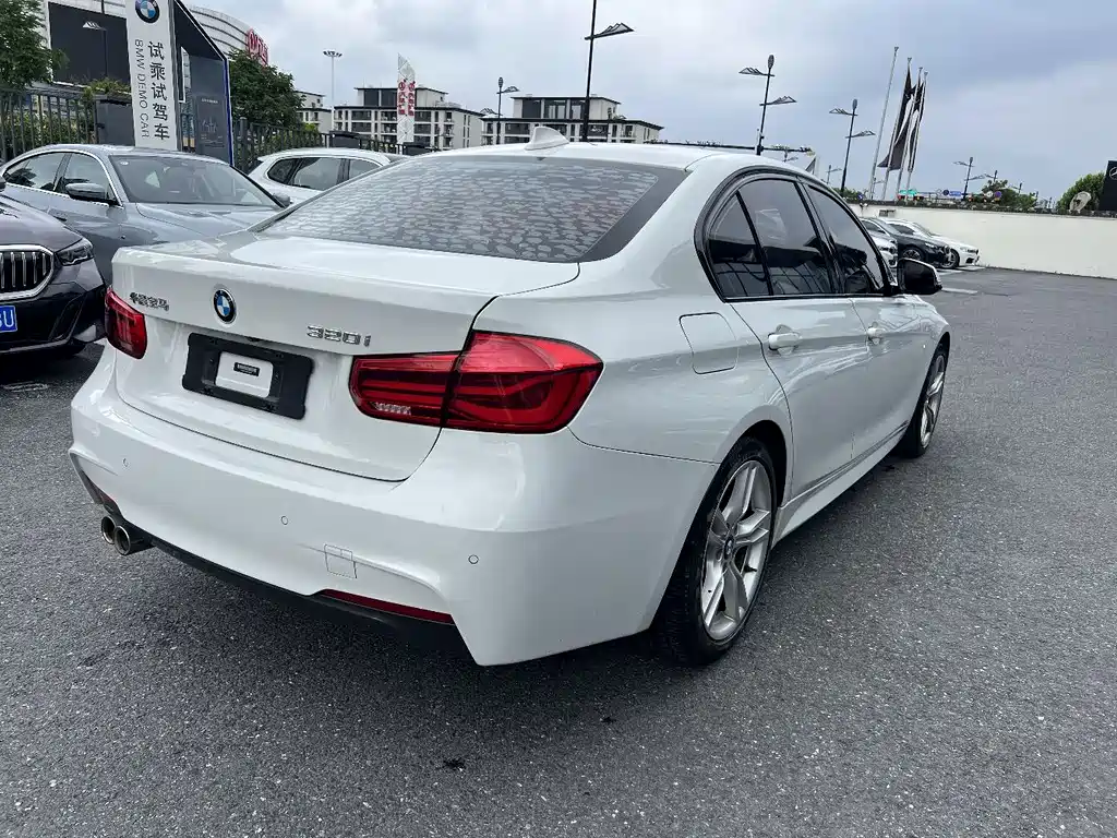 BMW 3 Series 2019 — фото 9