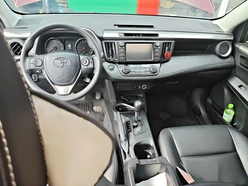Toyota RAV4 2019 — фото 13