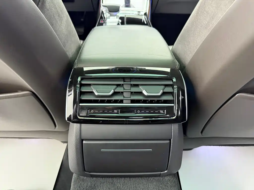 Audi A8 2019 — фото 20