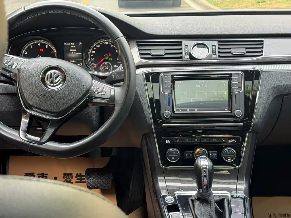 Volkswagen Passat 2018 — фото 16