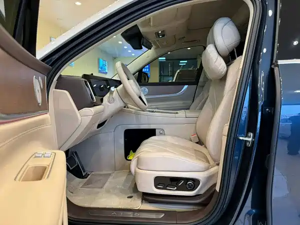 AITO M9 2025