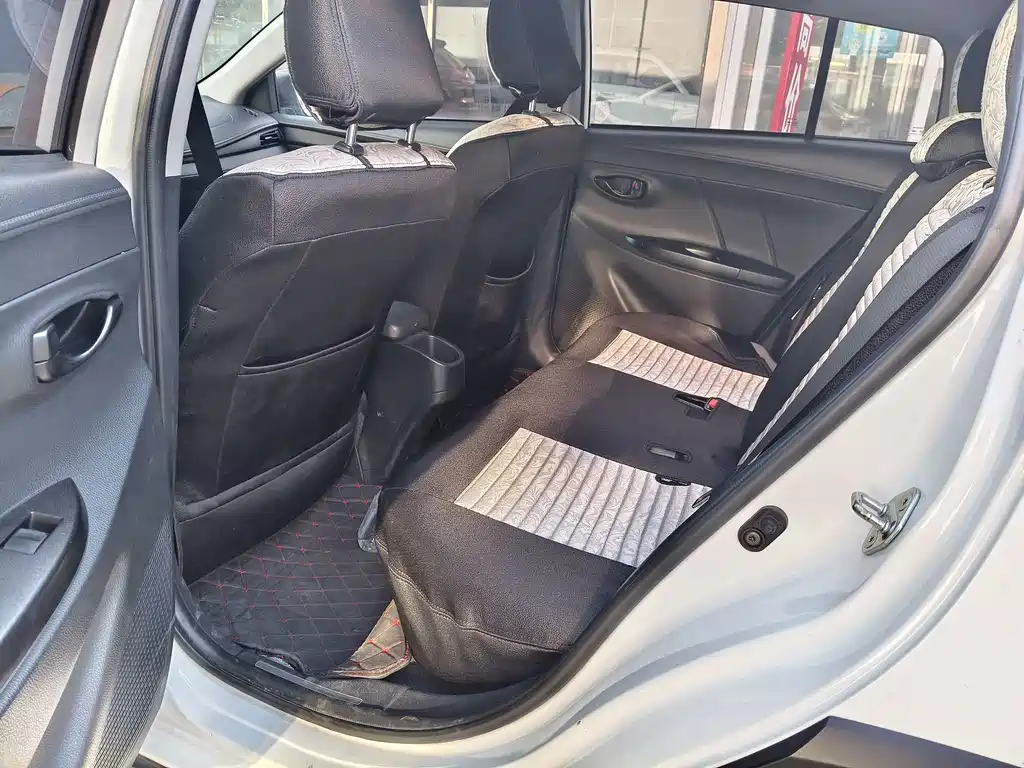 Toyota Yaris L 2022 — фото 12