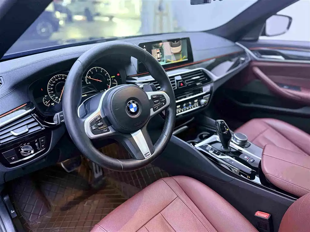 BMW 5 Series 2019 — фото 12