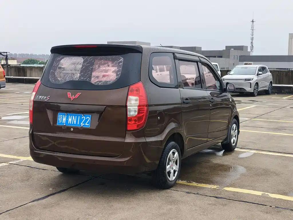 Wuling Hongguang 2017