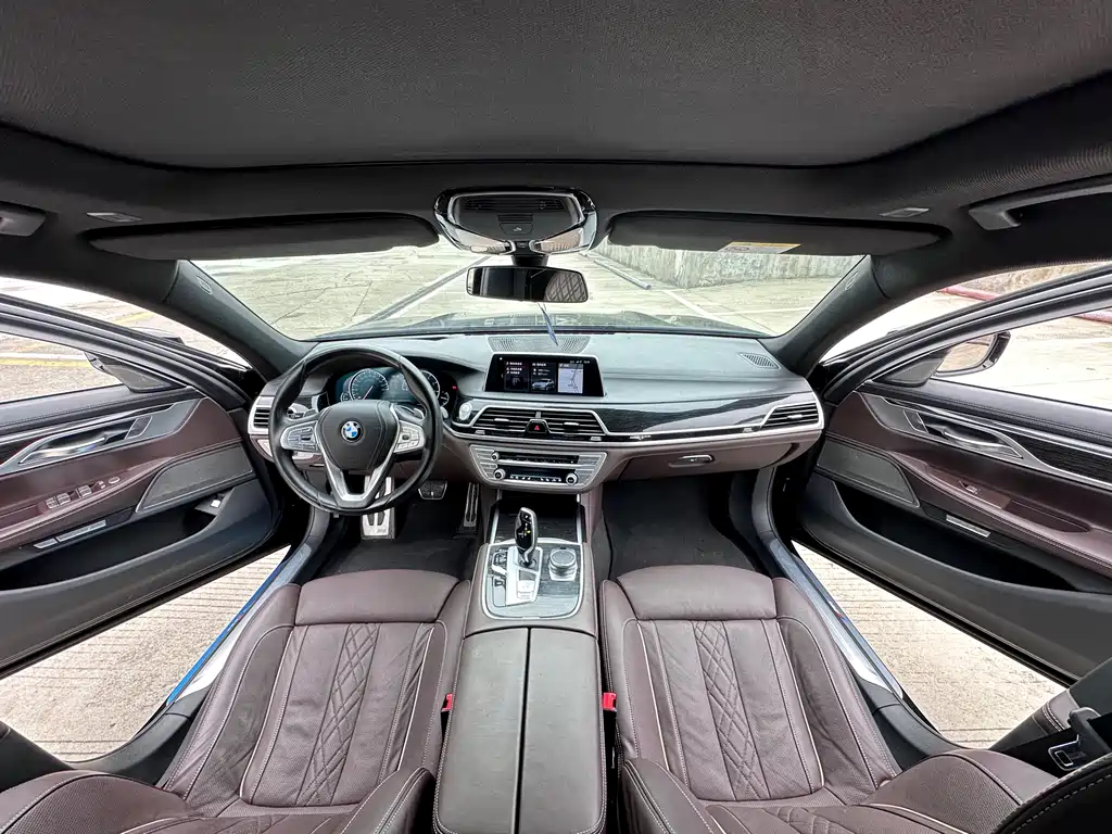 BMW 7 Series 2018 — фото 8