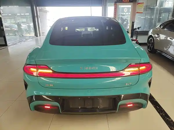 Xiaomi SU7 2025