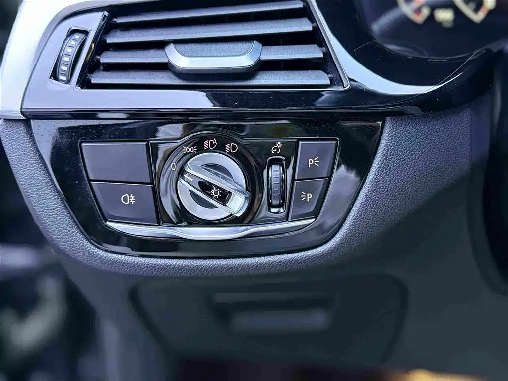 BMW 5 Series 2019 — фото 6