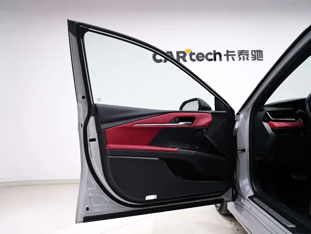 Toyota Camry 2024 — фото 24