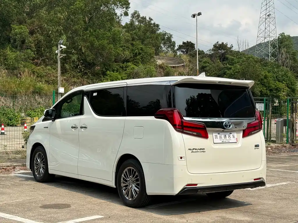Toyota Alphard 2023 — фото 10