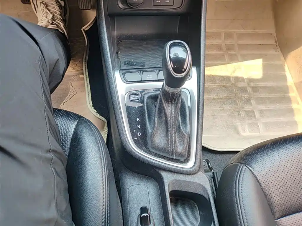 Hyundai Elantra 2019 — фото 14