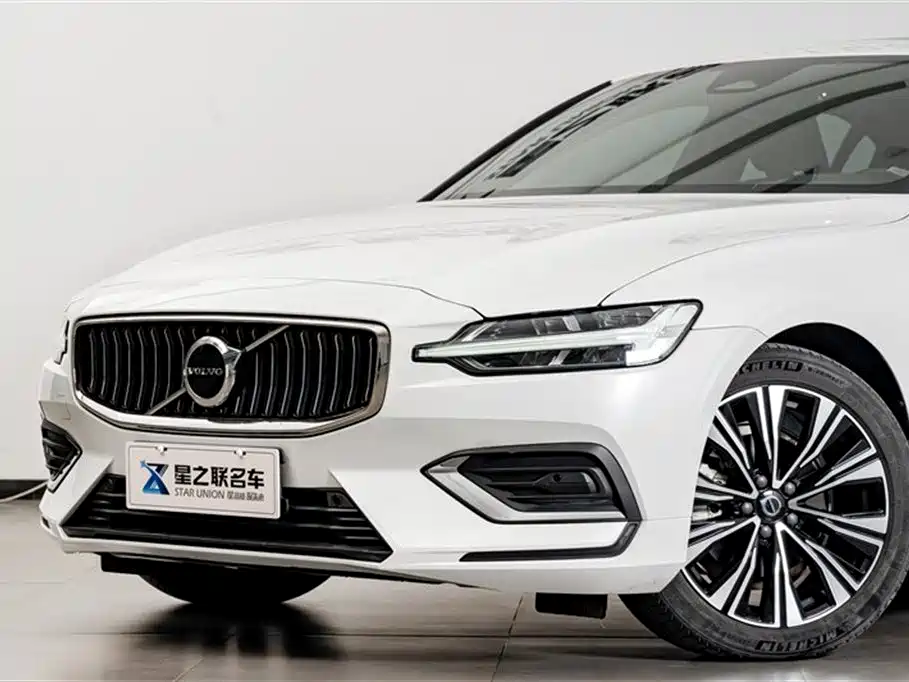 Volvo S60 2024 — фото 3