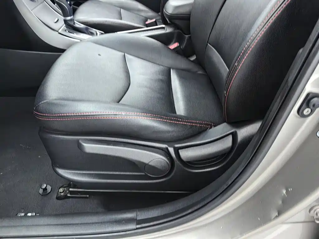 Hyundai Elantra 2016 — фото 20