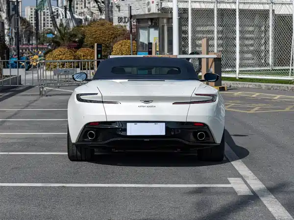 Aston Martin DB11 2019