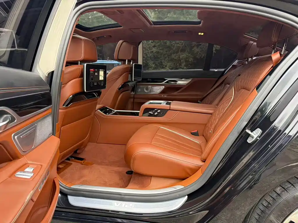 BMW 7 Series 2021 — фото 10