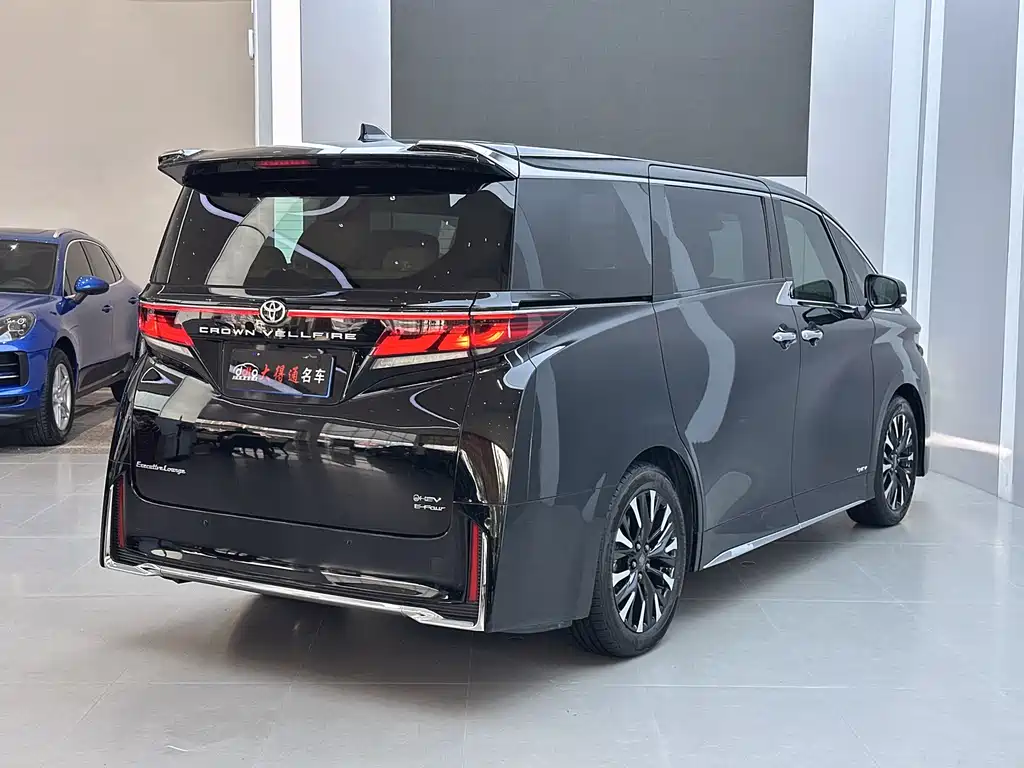Toyota Vellfire 2024 — фото 27