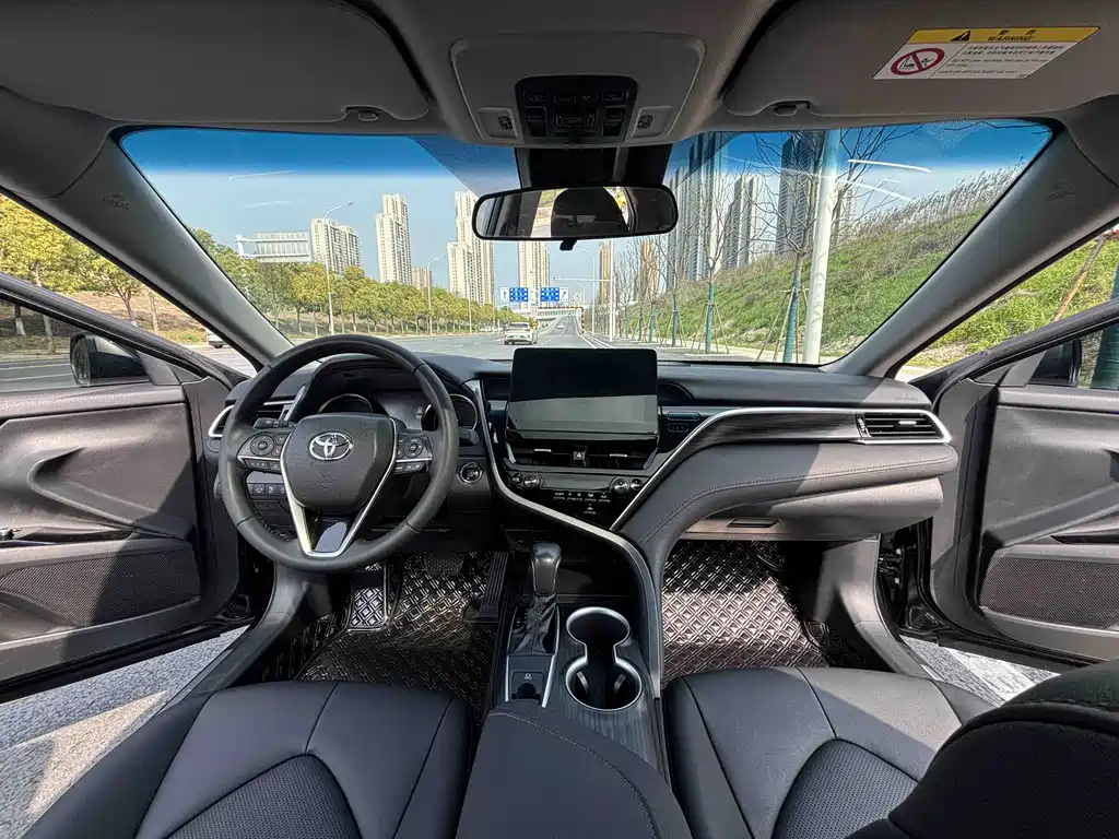 Toyota Camry 2023 — фото 4