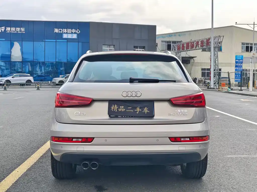 Audi Q3 2019 — фото 8