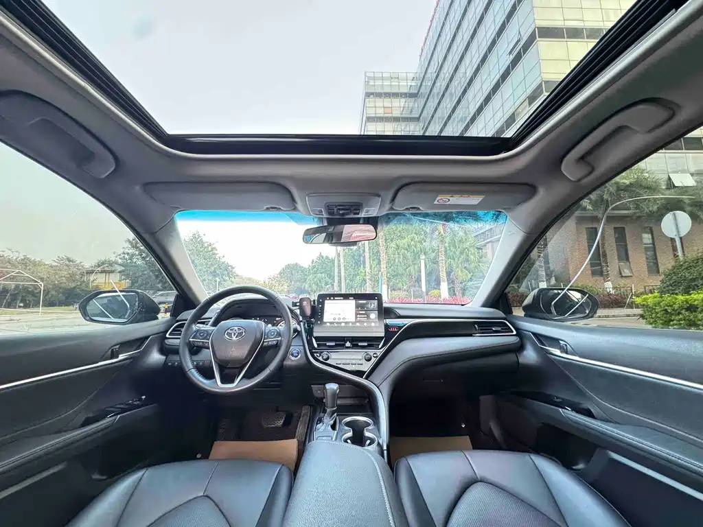 Toyota Camry 2023 — фото 9