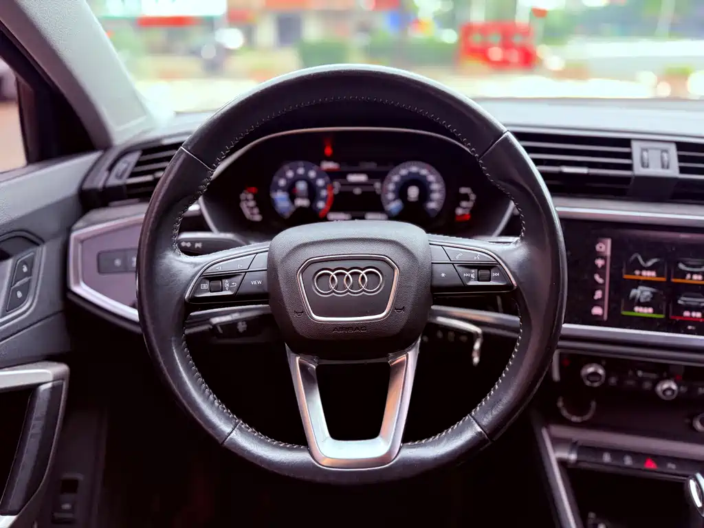 Audi Q3 2021 — фото 13
